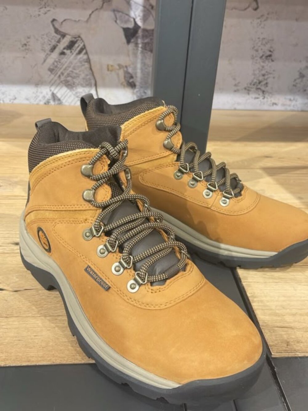 TIMBERLAND MEN'S WHITE LEDGE WATERPROOF MID HIKING BOOT WHEAT NUBUCK 114176-231